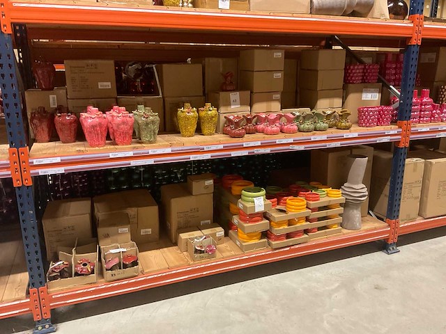 Diverse bloempotten en vazen - afbeelding 1 van  10