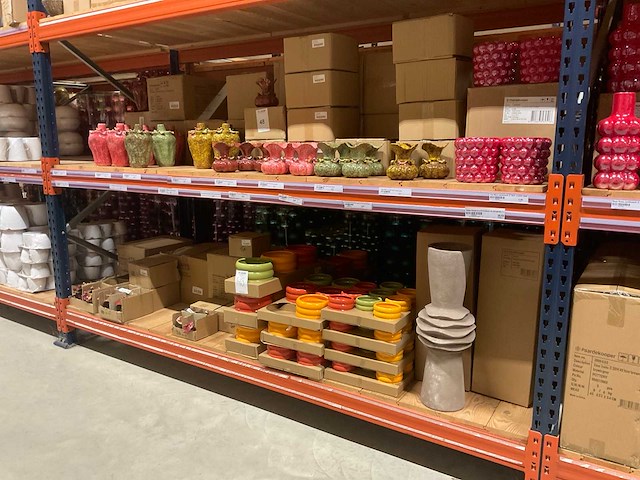 Diverse bloempotten en vazen - afbeelding 3 van  10