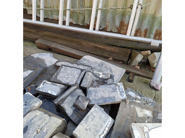 Diverse boerenplavuizen met diverse natuursteen schouw onderdelen - afbeelding 2 van  11