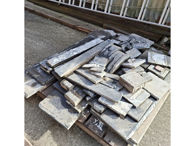 Diverse boerenplavuizen met diverse natuursteen schouw onderdelen - afbeelding 3 van  11