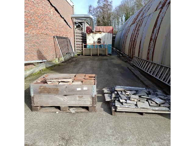 Diverse boerenplavuizen met diverse natuursteen schouw onderdelen - afbeelding 1 van  11