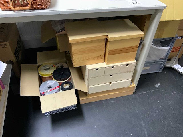 Diverse borduur benodigdheden - afbeelding 2 van  5