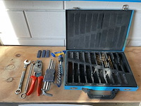 Diverse boren en gereedschappen - afbeelding 1 van  3