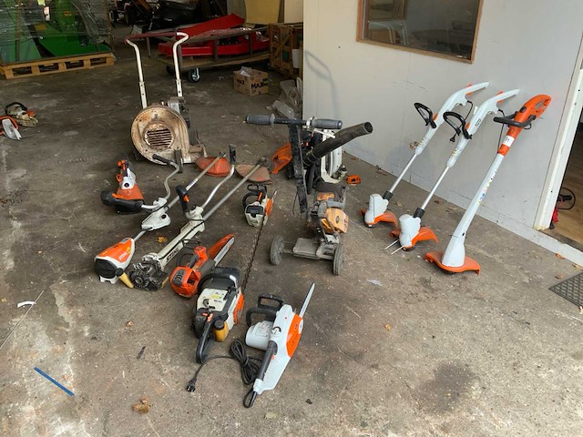 Diverse bos- en tuingereedschap - afbeelding 1 van  18