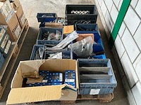 Diverse bouten en bevestigingsmaterialen - afbeelding 1 van  5