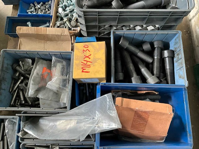 Diverse bouten en bevestigingsmaterialen - afbeelding 4 van  5