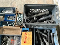 Diverse bouten en bevestigingsmaterialen - afbeelding 5 van  5