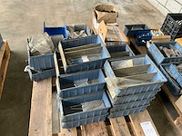 Diverse bouten en bevestigingsmaterialen - afbeelding 1 van  3