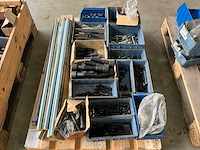 Diverse bouten en draadeinden - afbeelding 1 van  6