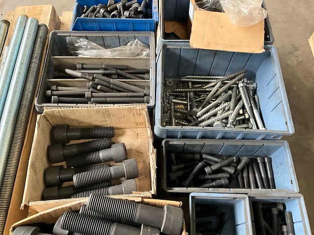 Diverse bouten en draadeinden - afbeelding 4 van  6