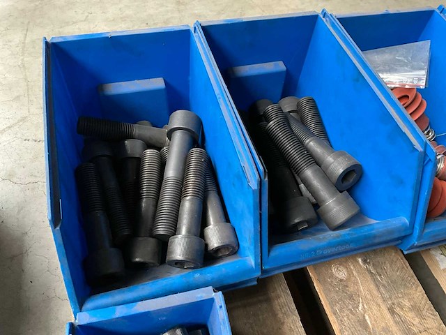 Diverse bouten en koppelingen - afbeelding 4 van  5