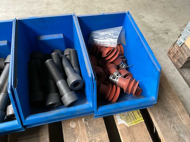 Diverse bouten en koppelingen - afbeelding 5 van  5