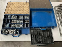 Diverse bouten en moeren - afbeelding 1 van  4