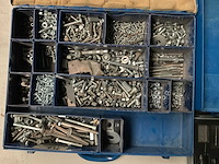 Diverse bouten en moeren - afbeelding 2 van  4