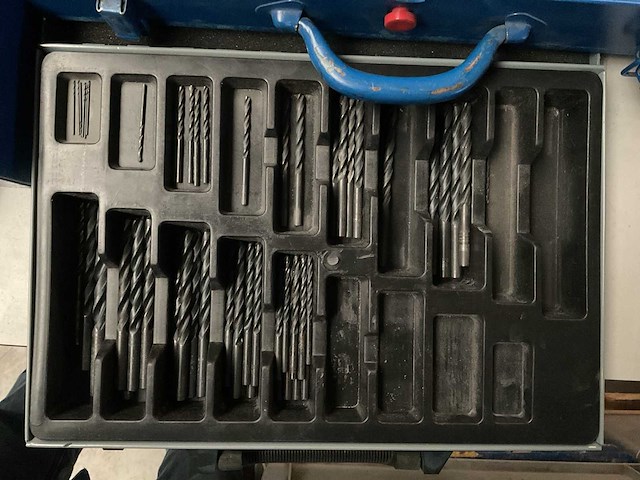 Diverse bouten en moeren - afbeelding 3 van  4