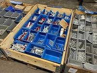 Diverse bouten en moeren - afbeelding 1 van  4