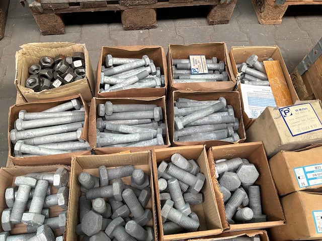 Diverse bouten en moeren - afbeelding 6 van  7