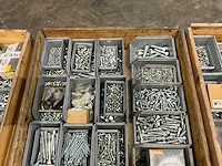 Diverse bouten en moeren - afbeelding 4 van  4