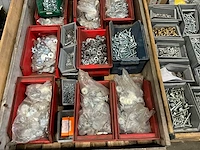 Diverse bouten en moeren - afbeelding 2 van  4