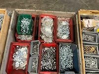 Diverse bouten en moeren - afbeelding 4 van  4