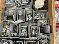 Diverse bouten en moeren - afbeelding 4 van  4