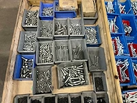 Diverse bouten en moeren - afbeelding 3 van  4