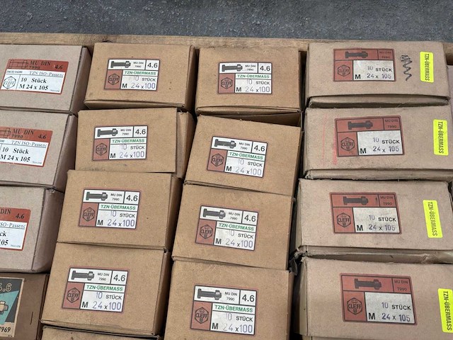 Diverse bouten met moeren (1240x) - afbeelding 2 van  15