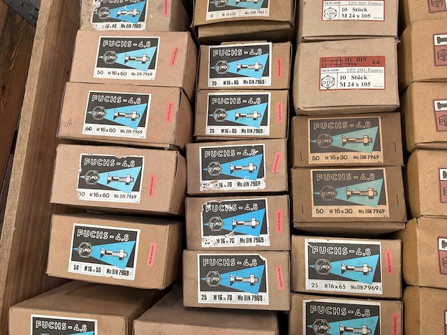 Diverse bouten met moeren (1240x) - afbeelding 4 van  15