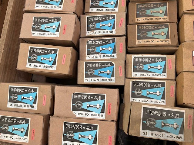 Diverse bouten met moeren (1240x) - afbeelding 5 van  15