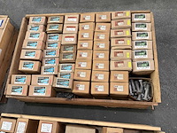 Diverse bouten met moeren (1240x) - afbeelding 8 van  15