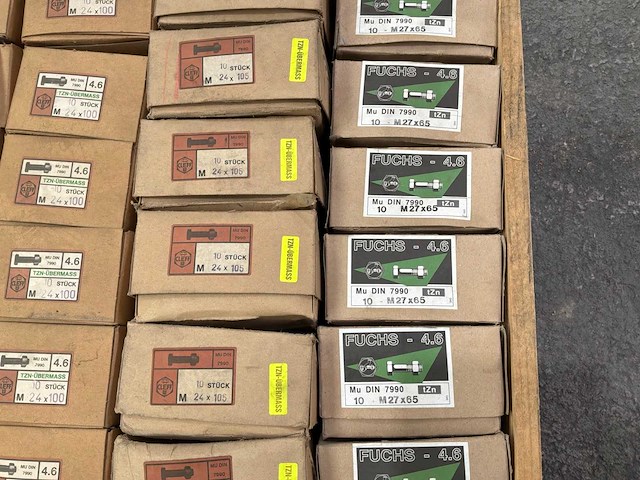 Diverse bouten met moeren (1240x) - afbeelding 11 van  15