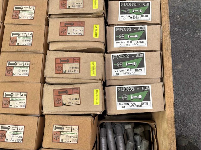 Diverse bouten met moeren (1240x) - afbeelding 12 van  15