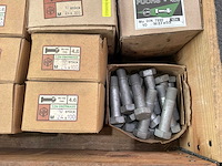 Diverse bouten met moeren (1240x) - afbeelding 13 van  15