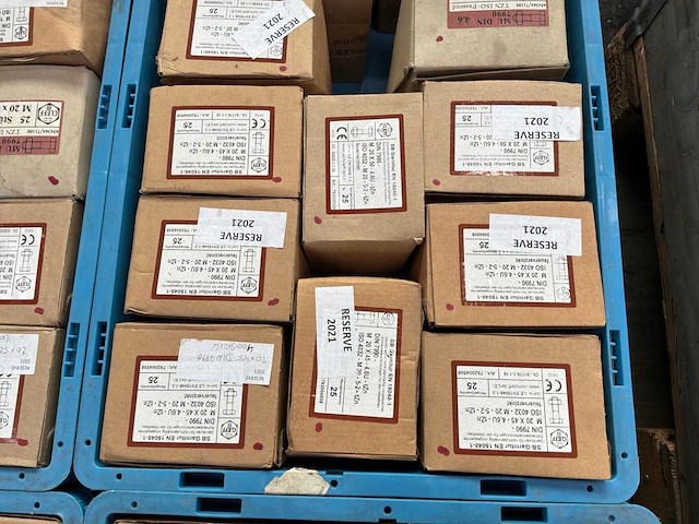 Diverse bouten met moeren (1375x) - afbeelding 2 van  13