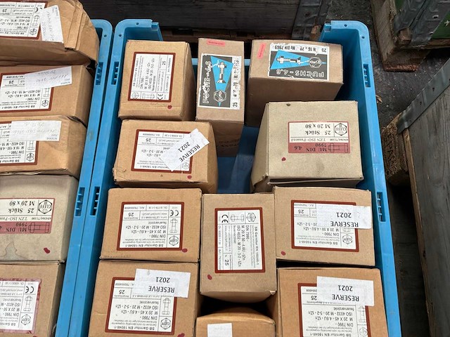 Diverse bouten met moeren (1375x) - afbeelding 3 van  13