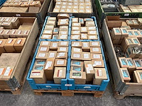 Diverse bouten met moeren (1375x) - afbeelding 5 van  13