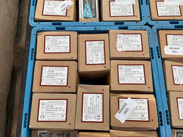 Diverse bouten met moeren (1375x) - afbeelding 9 van  13