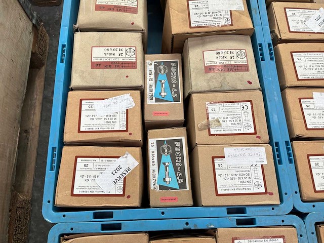 Diverse bouten met moeren (1375x) - afbeelding 10 van  13