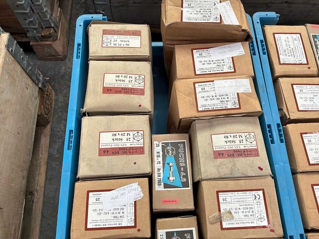 Diverse bouten met moeren (1375x) - afbeelding 11 van  13