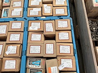 Diverse bouten met moeren (1375x) - afbeelding 13 van  13