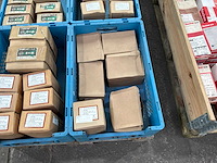 Diverse bouten met moeren (2000x) - afbeelding 2 van  4