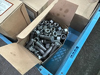 Diverse bouten met moeren (2000x) - afbeelding 4 van  4