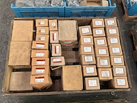 Diverse bouten met moeren (820x) - afbeelding 3 van  9