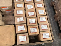 Diverse bouten met moeren (820x) - afbeelding 5 van  9