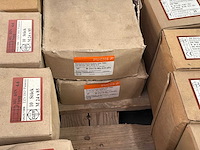 Diverse bouten met moeren (820x) - afbeelding 6 van  9