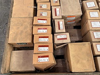 Diverse bouten met moeren (820x) - afbeelding 7 van  9