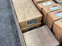 Diverse bouten met moeren (820x) - afbeelding 9 van  9