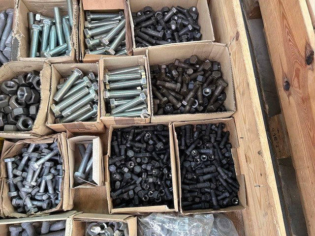 Diverse bouten, moeren & ringen - afbeelding 8 van  8