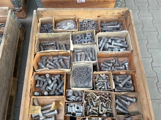 Diverse bouten, moeren & ringen - afbeelding 2 van  3