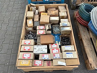 Diverse bouten, moeren & ringen - afbeelding 1 van  13